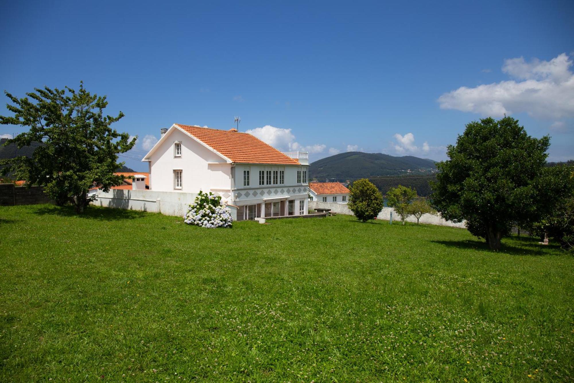 Beachfront Surf & Holiday House, Charming & Quiet Villarrube ภายนอก รูปภาพ