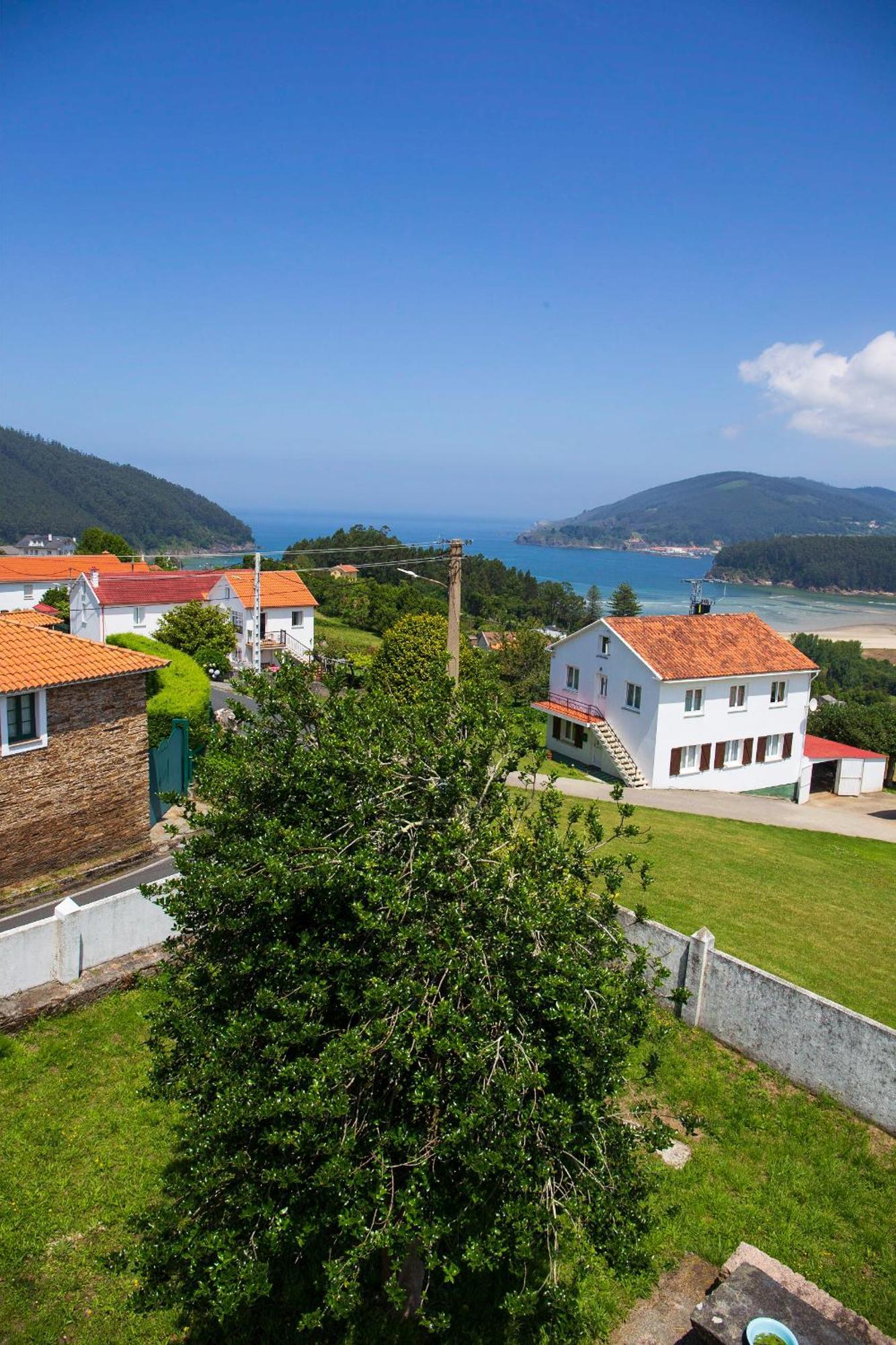 Beachfront Surf & Holiday House, Charming & Quiet Villarrube ภายนอก รูปภาพ